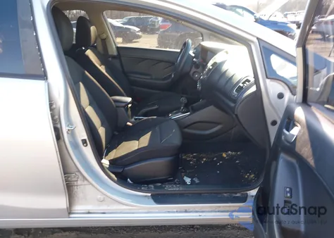 2018 Kia Forte Lx z USA, uszkodzony, nr VIN 3KPFK4A70JE239094